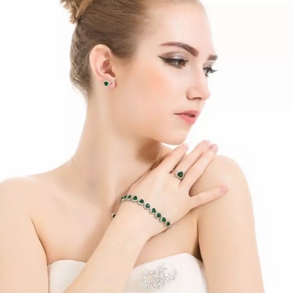 Swarovski Crystals Damisha Heart Bracelet - Picture 9 of 9